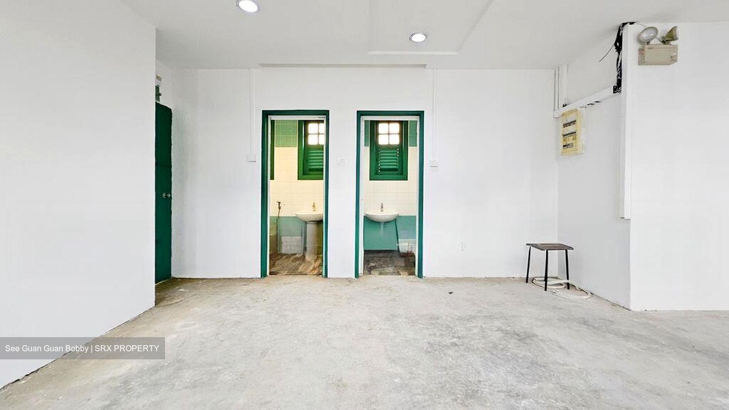 Sims Avenue (D14), Shop House #577740701